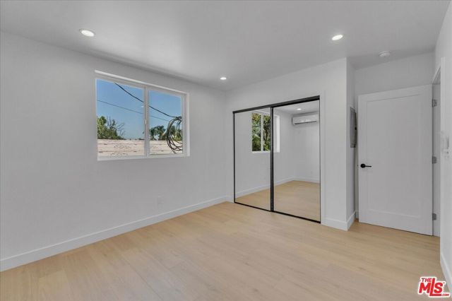 6913 Encino Avenue Upper unit, Los Angeles, CA 91406