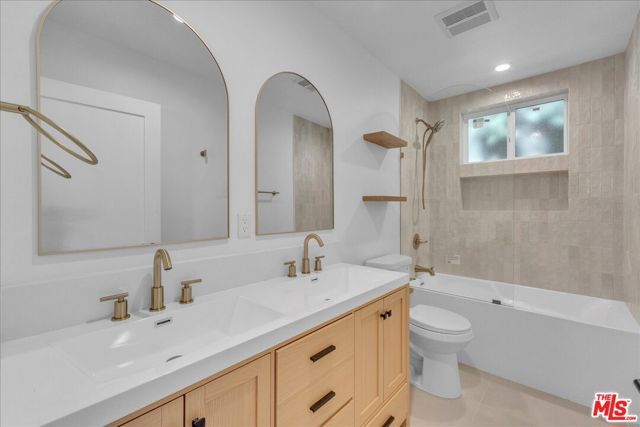 6913 Encino Avenue Upper unit, Los Angeles, CA 91406