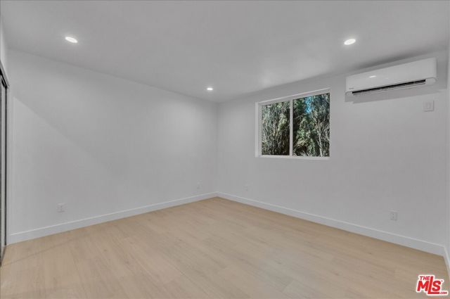 6913 Encino Avenue Upper unit, Los Angeles, CA 91406