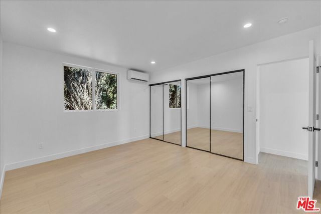 6913 Encino Avenue Upper unit, Los Angeles, CA 91406
