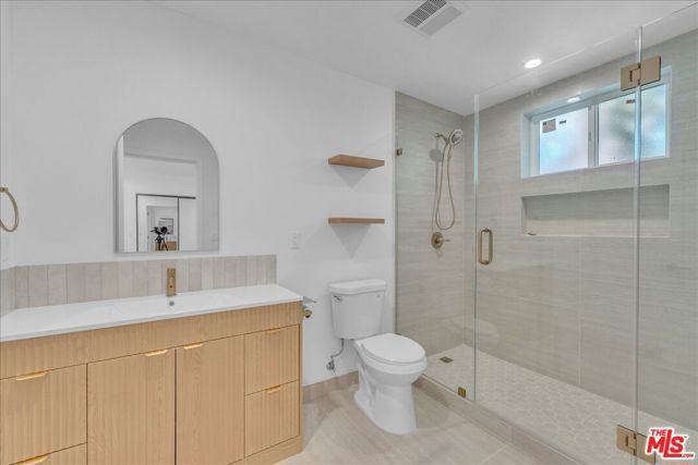 6913 Encino Avenue Upper unit, Los Angeles, CA 91406