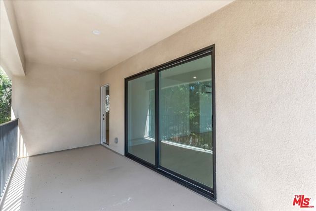 6913 Encino Avenue Upper unit, Los Angeles, CA 91406
