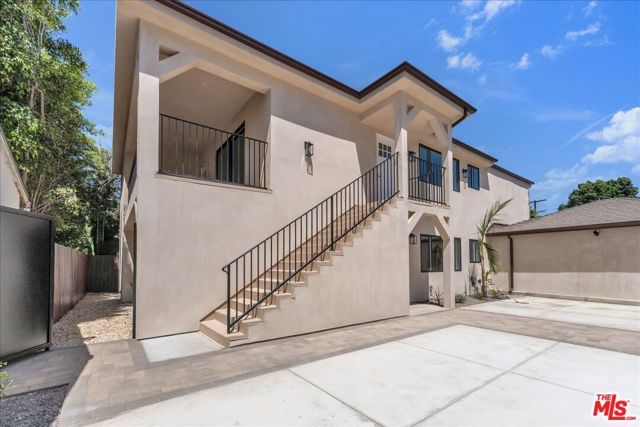 6913 Encino Avenue Upper unit, Los Angeles, CA 91406