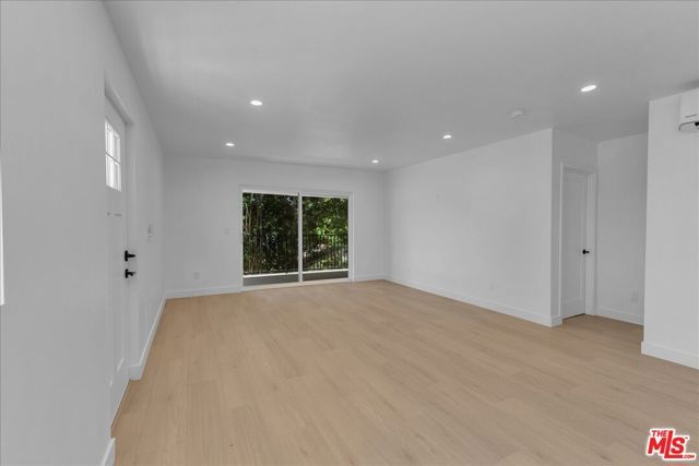 6913 Encino Avenue Upper unit, Los Angeles, CA 91406