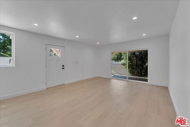 6913 Encino Avenue Upper unit, Los Angeles, CA 91406