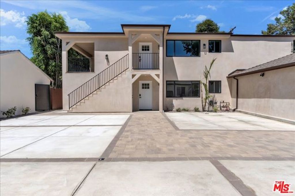 6913 Encino Avenue Upper unit, Los Angeles, CA 91406