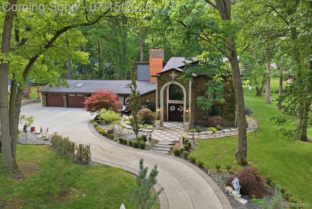 1258 Priscilla Lane, Rochester Hills, MI 48309