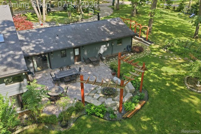 1258 Priscilla Lane, Rochester Hills, MI 48309