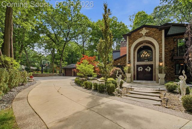 1258 Priscilla Lane, Rochester Hills, MI 48309