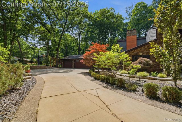 1258 Priscilla Lane, Rochester Hills, MI 48309