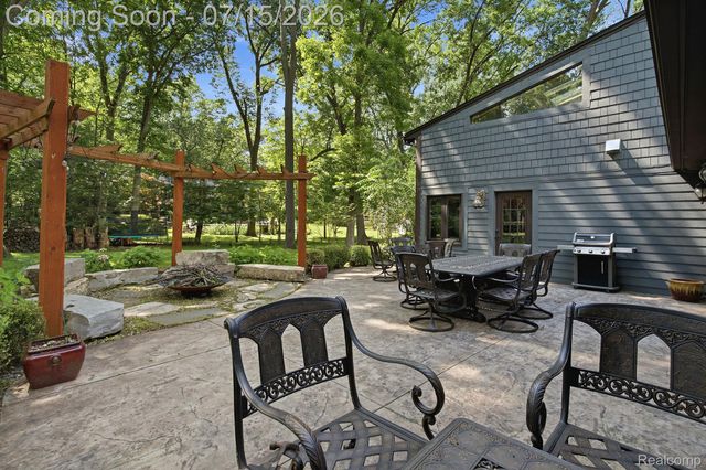 1258 Priscilla Lane, Rochester Hills, MI 48309