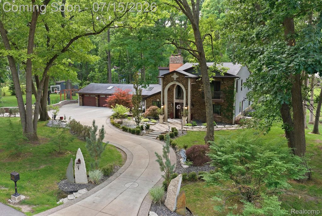 1258 Priscilla Lane, Rochester Hills, MI 48309