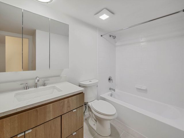 1025 S Fernandez Avenue 1S, Arlington Heights, IL 60005