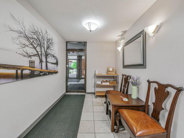 1025 S Fernandez Avenue 1S, Arlington Heights, IL 60005