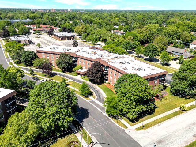 1025 S Fernandez Avenue 1S, Arlington Heights, IL 60005