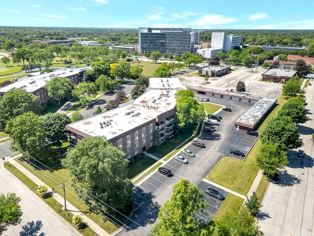 1025 S Fernandez Avenue 1S, Arlington Heights, IL 60005