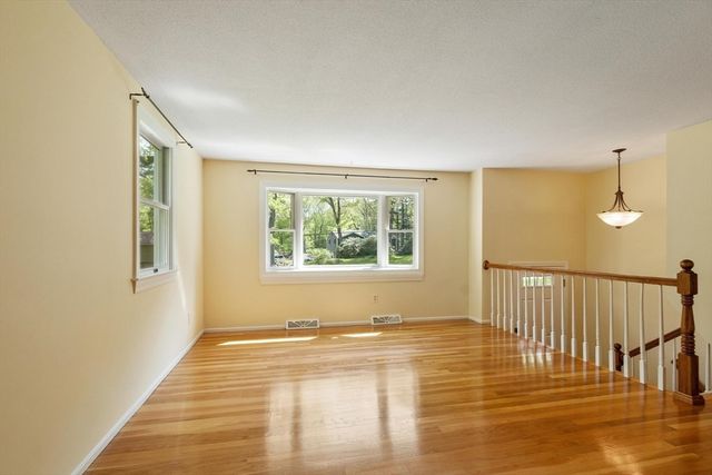 24 Meadowview Rd, Georgetown, MA 01833