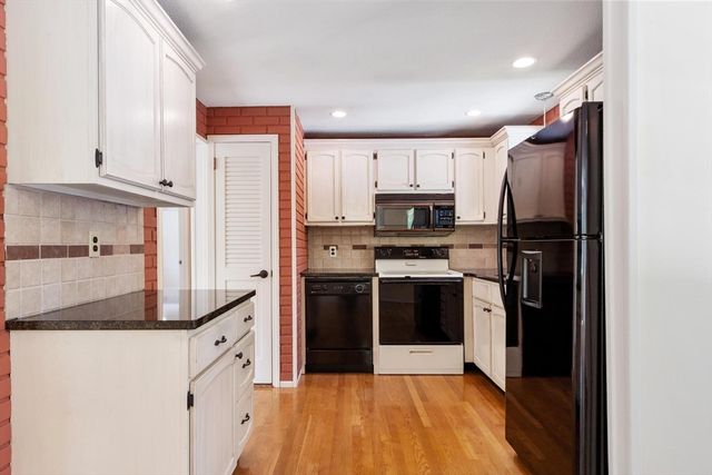 24 Meadowview Rd, Georgetown, MA 01833