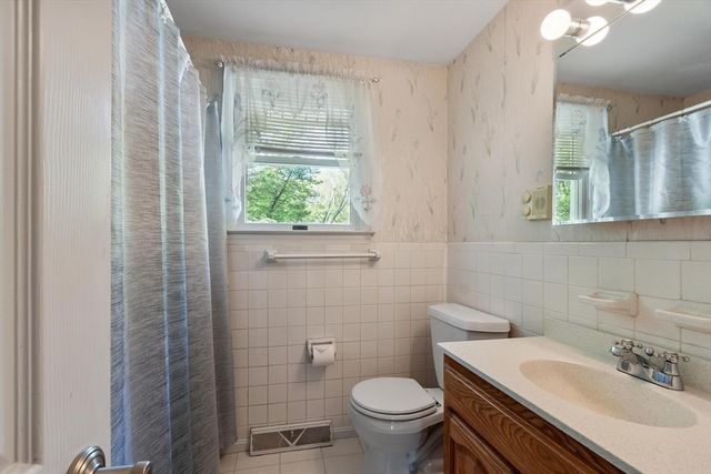 24 Meadowview Rd, Georgetown, MA 01833