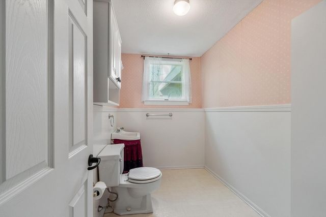 24 Meadowview Rd, Georgetown, MA 01833