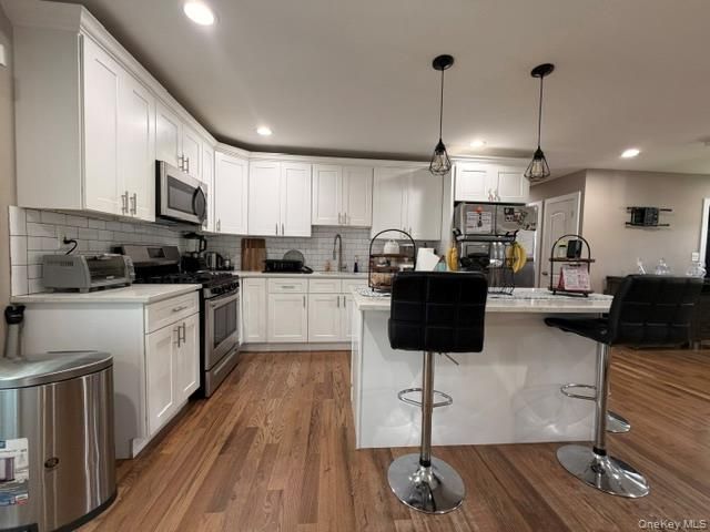 8 Mayflower Court, Brentwood, NY 11717