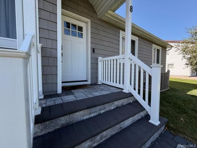 8 Mayflower Court, Brentwood, NY 11717