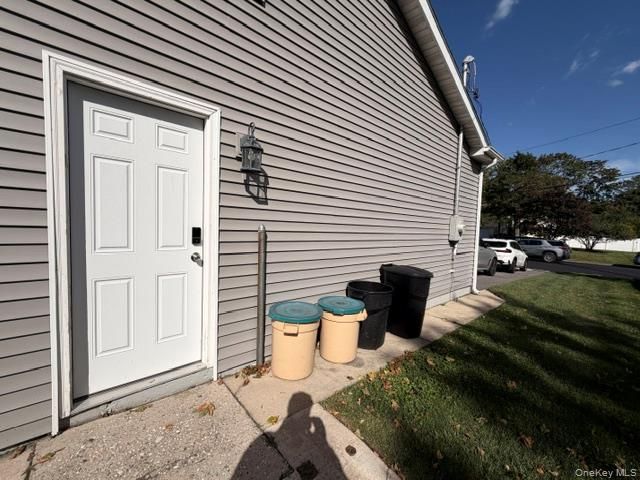 8 Mayflower Court, Brentwood, NY 11717