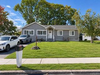 8 Mayflower Court, Brentwood, NY 11717