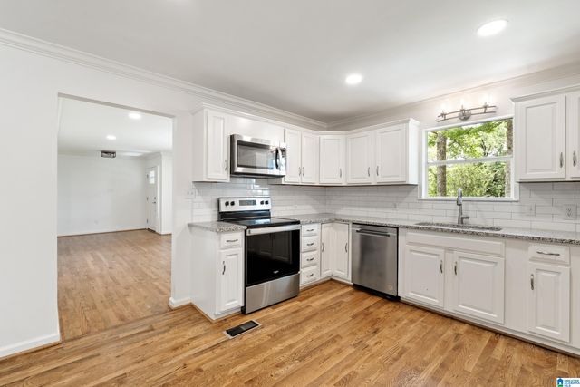 2121 WHITE WAY, Hoover, AL 35226