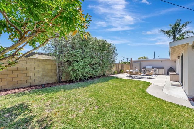 2136 Parsons, Costa Mesa, CA 92627