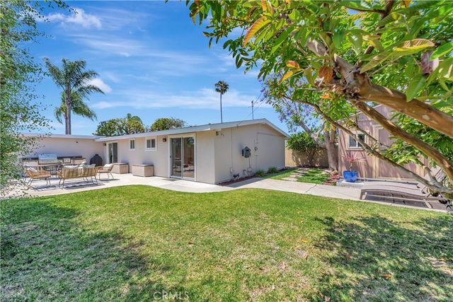 2136 Parsons, Costa Mesa, CA 92627