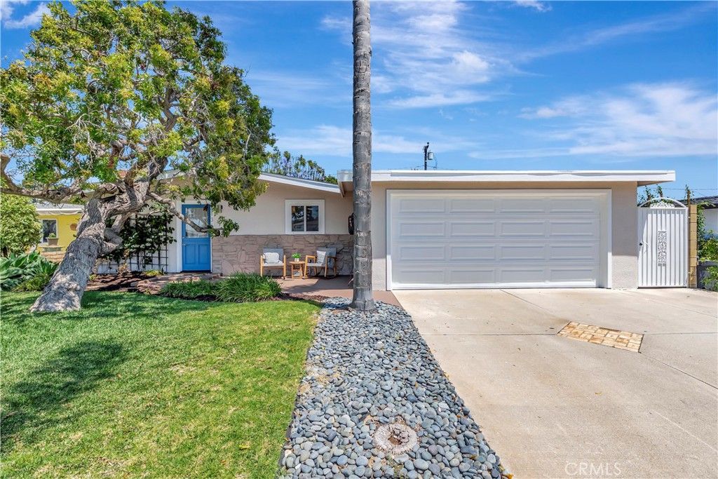 Image 1 of property listing at 2136 Parsons, Costa Mesa, CA 92627