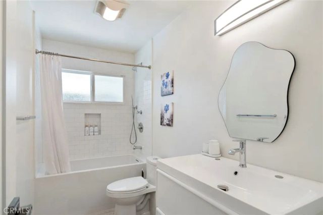 24136 Kittridge, West Hills, CA 91307