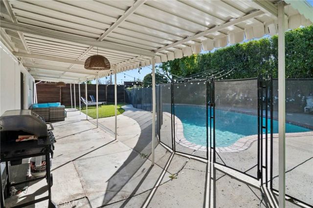 24136 Kittridge, West Hills, CA 91307