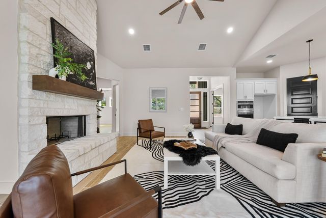 375 Shady HOLW, New Braunfels, TX 78132