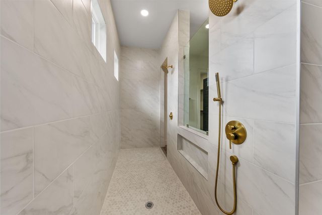375 Shady HOLW, New Braunfels, TX 78132