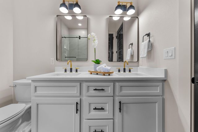 375 Shady HOLW, New Braunfels, TX 78132