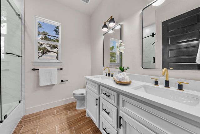 375 Shady HOLW, New Braunfels, TX 78132