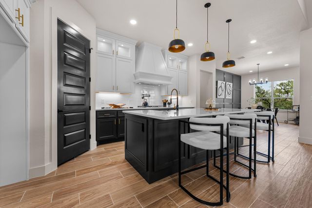 375 Shady HOLW, New Braunfels, TX 78132