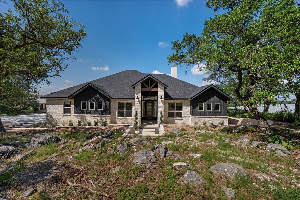 375 Shady HOLW, New Braunfels, TX 78132