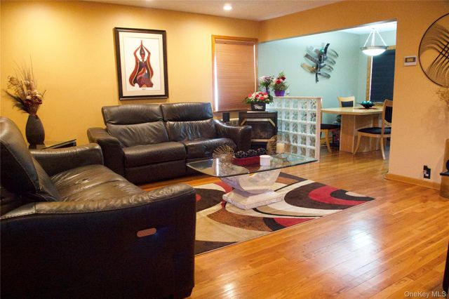 2082 Renfrew Avenue, Elmont, NY 11003