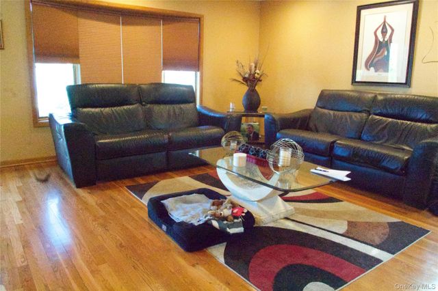 2082 Renfrew Avenue, Elmont, NY 11003