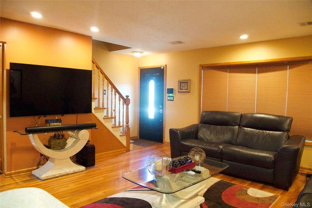 2082 Renfrew Avenue, Elmont, NY 11003