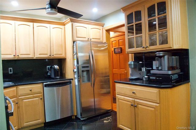 2082 Renfrew Avenue, Elmont, NY 11003
