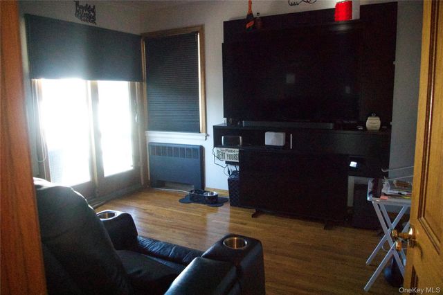 2082 Renfrew Avenue, Elmont, NY 11003