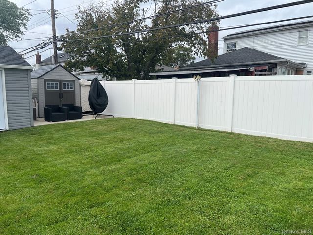2082 Renfrew Avenue, Elmont, NY 11003