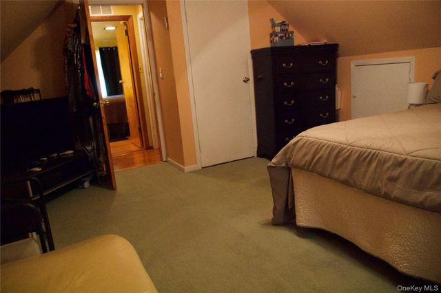 2082 Renfrew Avenue, Elmont, NY 11003