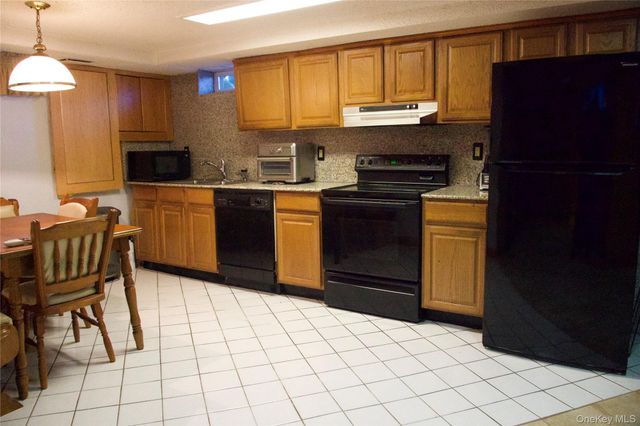 2082 Renfrew Avenue, Elmont, NY 11003