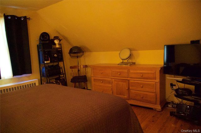 2082 Renfrew Avenue, Elmont, NY 11003