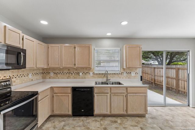 8927 Interlachen, Selma, TX 78154
